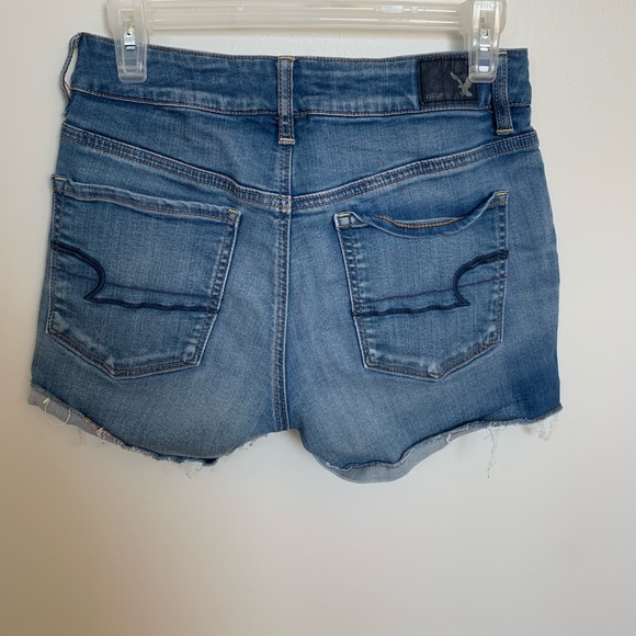 AE super stretch light wash denim shorts size 6 - Picture 2 of 6
